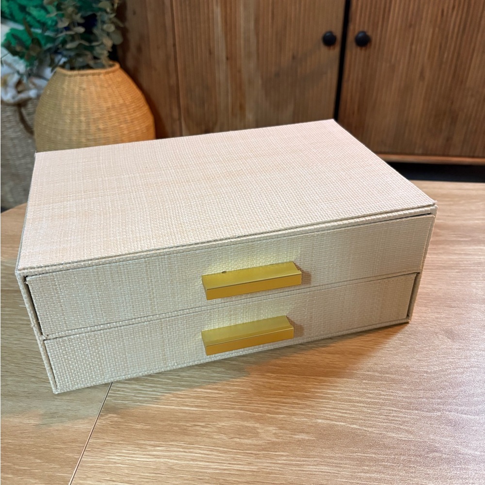 Jewelry box